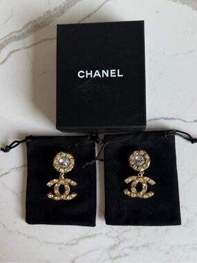 Chanel Vintage Dangle Crystal Gold Plated Clip On Earrings 1980’s